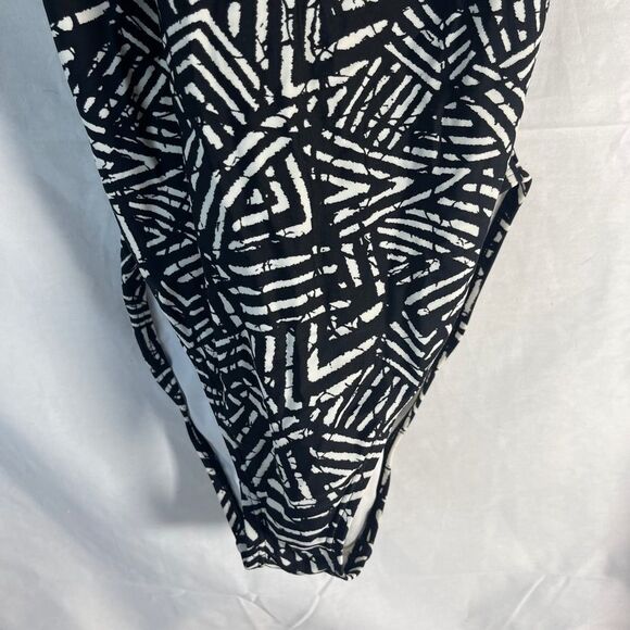 Speedo Black/White Batik Print Ultraback Racerback Swimsuit Sz 16 - Picture 4 of 6